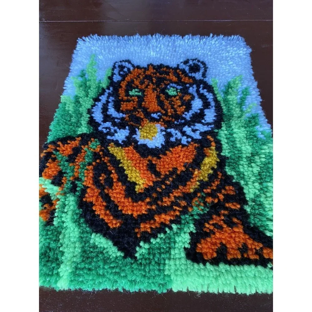 Vintage 70s MCM Handmade Tiger Latch Hook Yarn Wall Rug Tapestry Tiger 21” X 15”